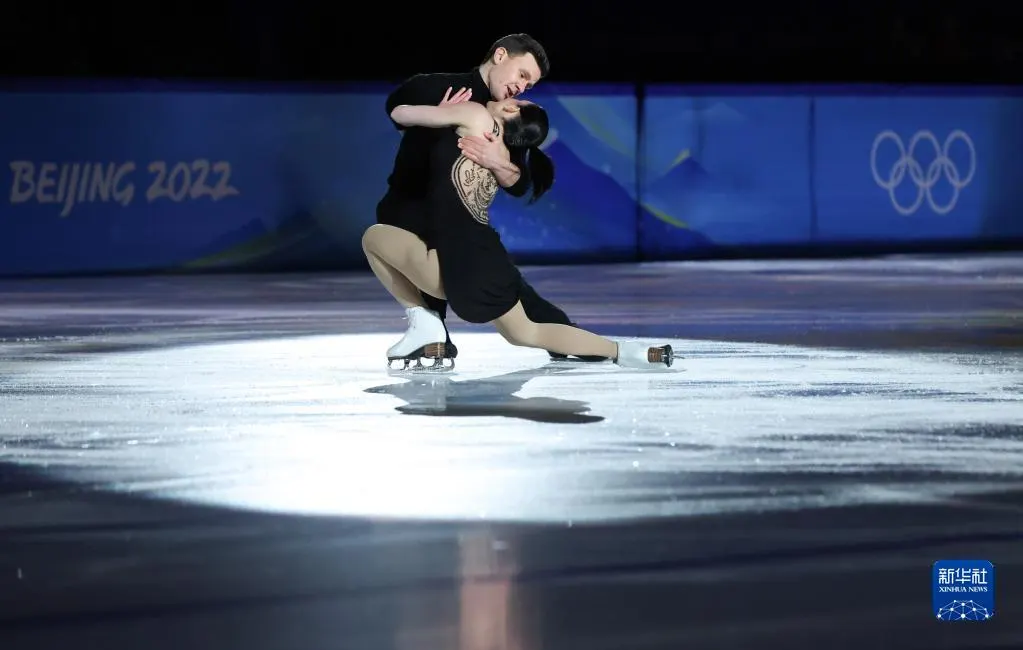 宝宝把腿开大一点就不疼了剧照2